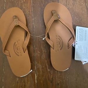 Women’s Rainbow flip flops with thin straps. New with tag! Size S 5.5-6.5.